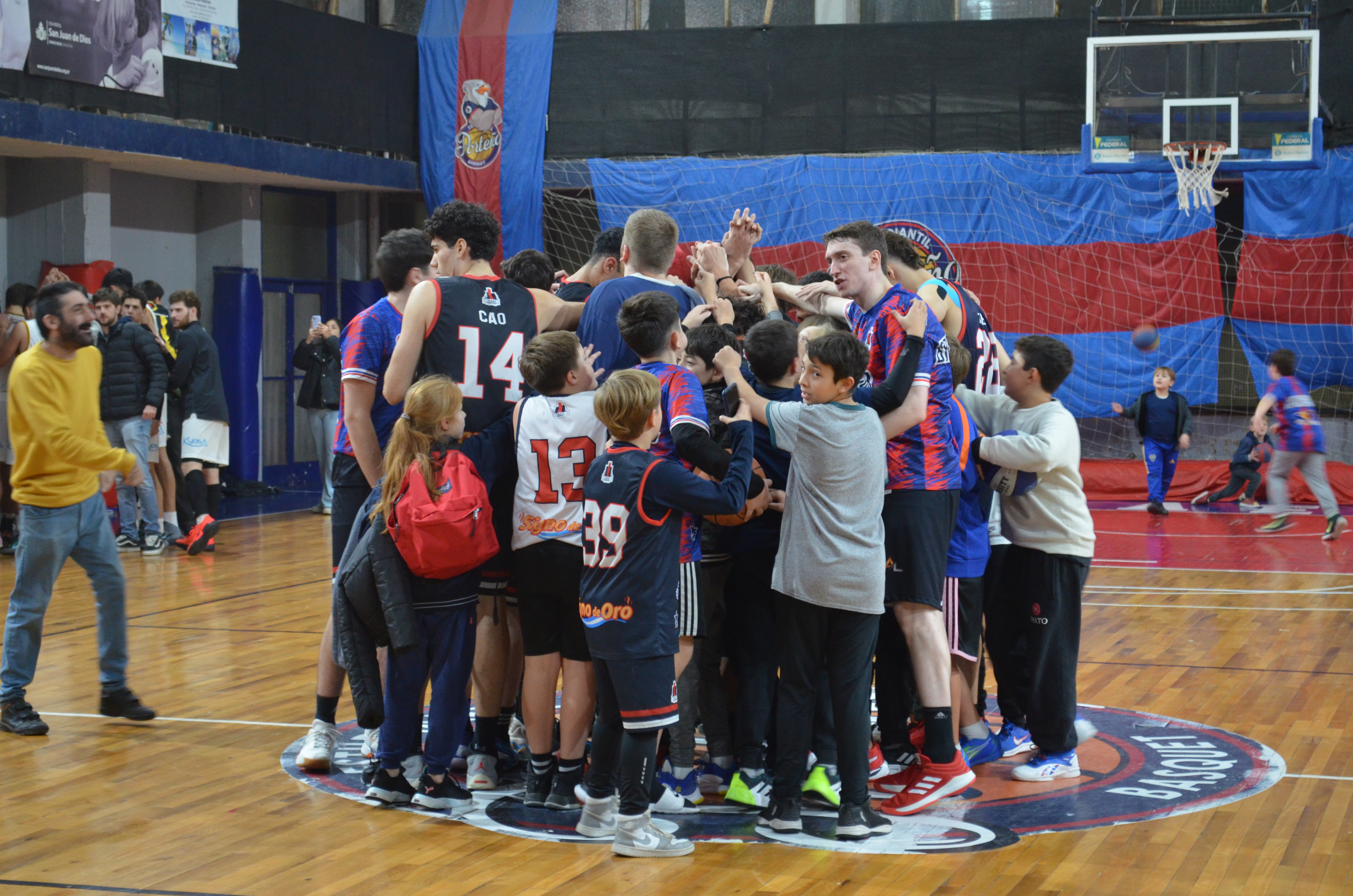 Estudiantil Porteño empató la serie