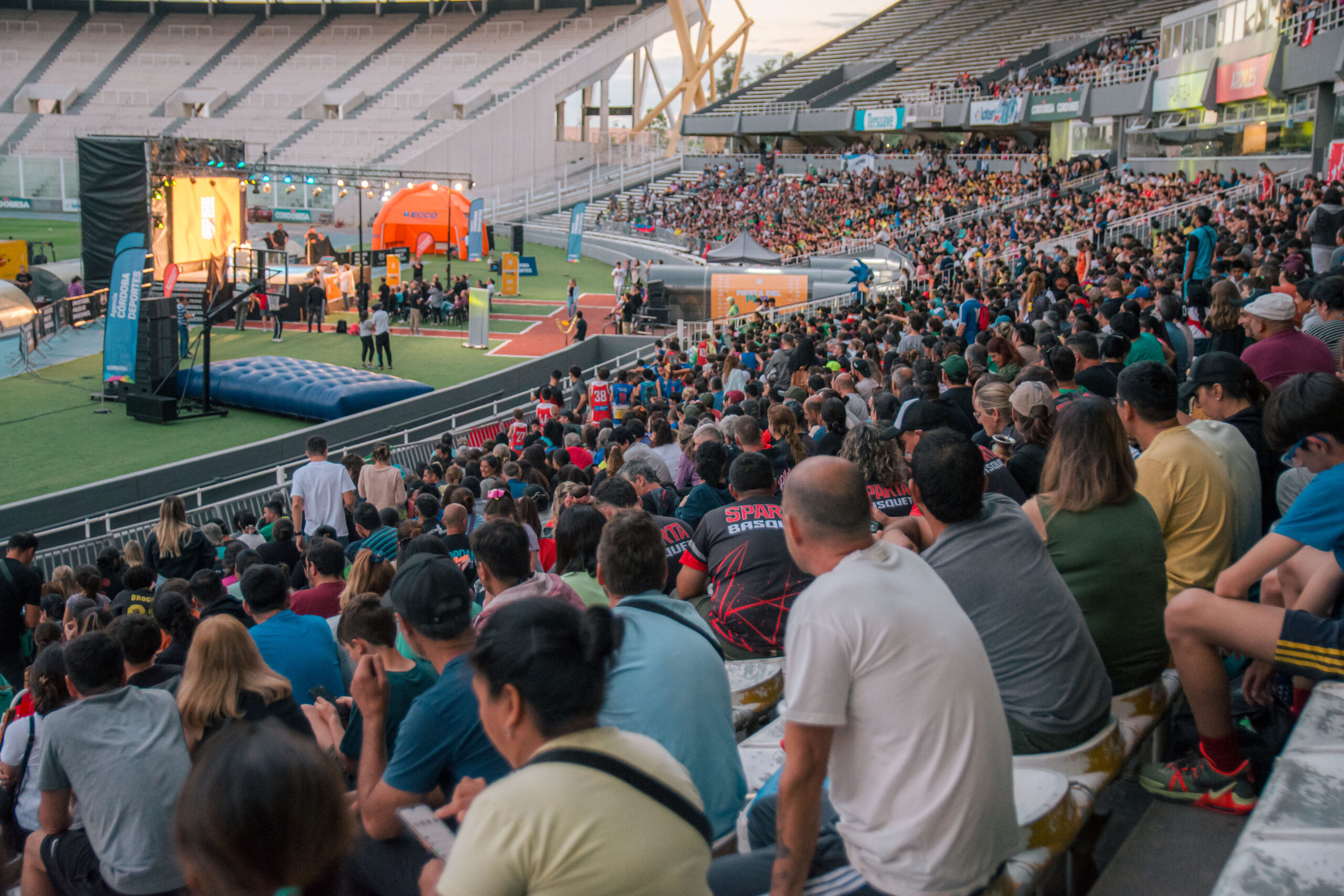  10.000 personas disfrutaron de la Fiesta del Mini de los 100 años de la FBPC