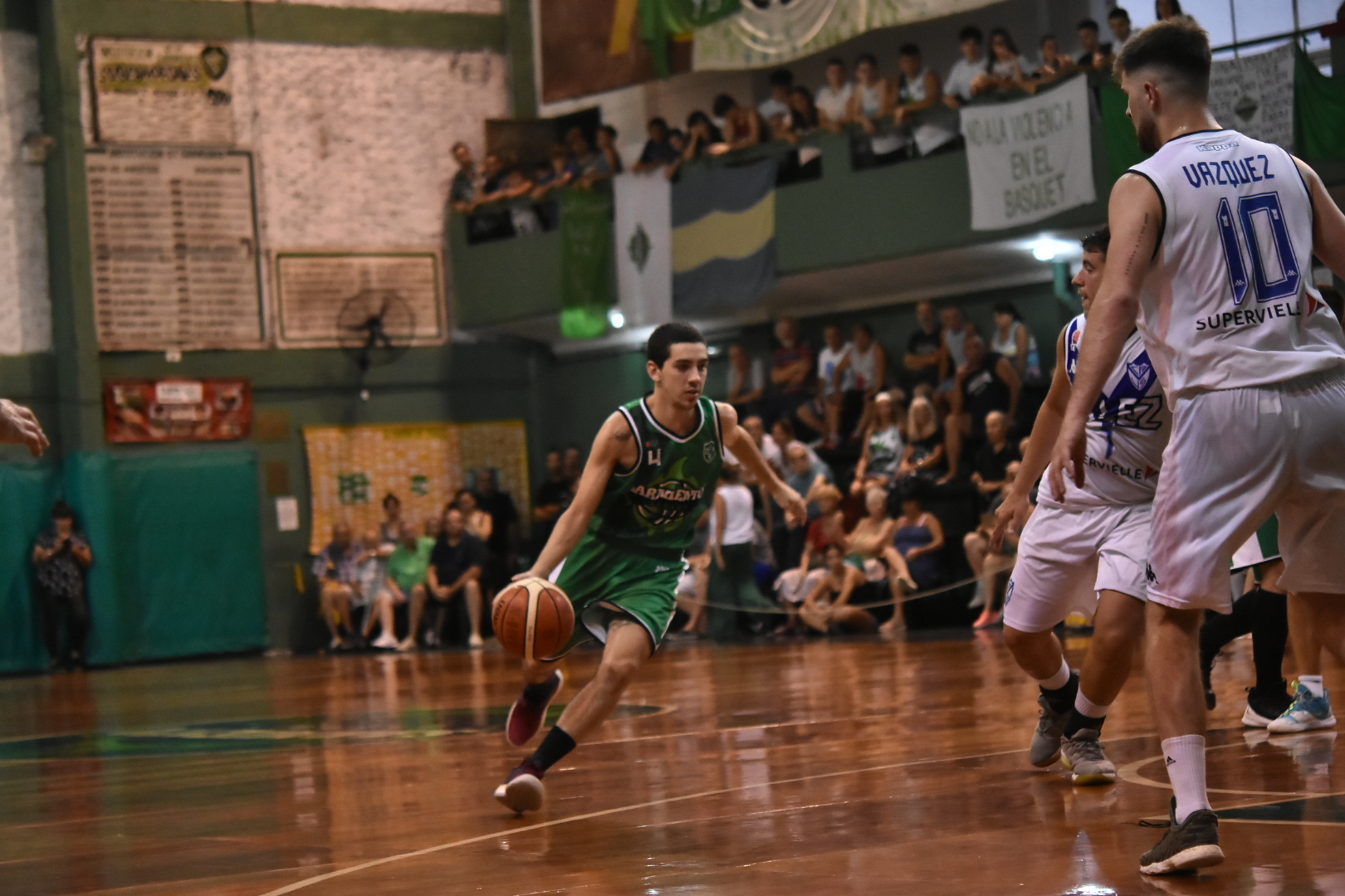 Sarmiento se impuso en su cancha