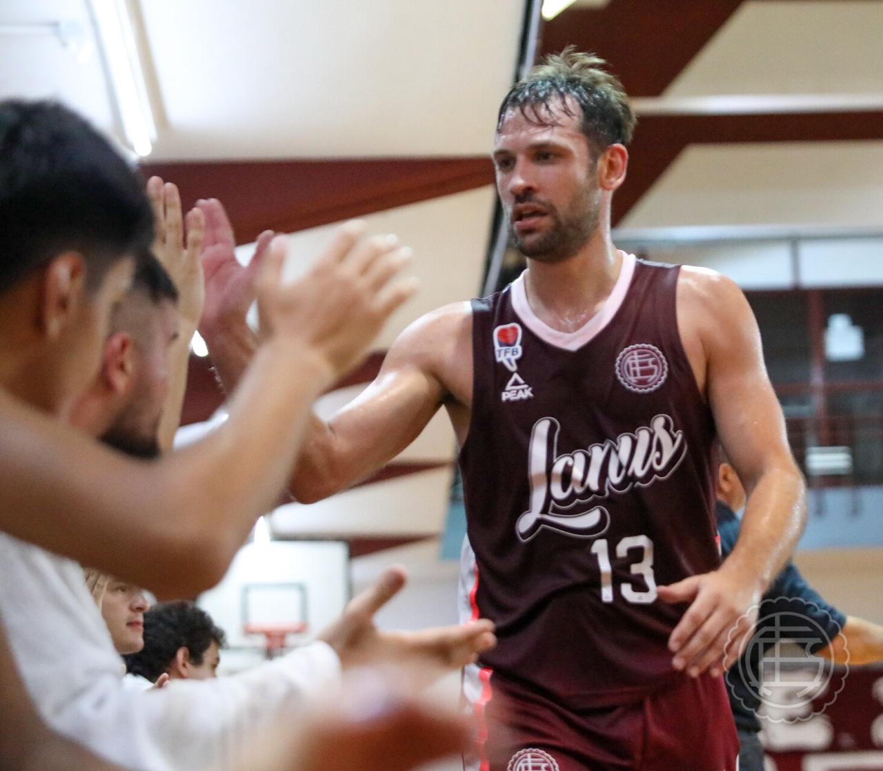 En un partido que se jugó en dos estadios, Lanús venció a Los Indios