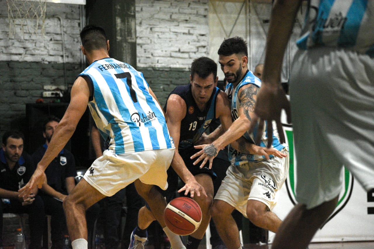 Racing venció a Hebraica y se prende arriba