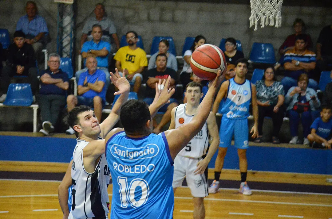 Santa Paula ganó ante su gente