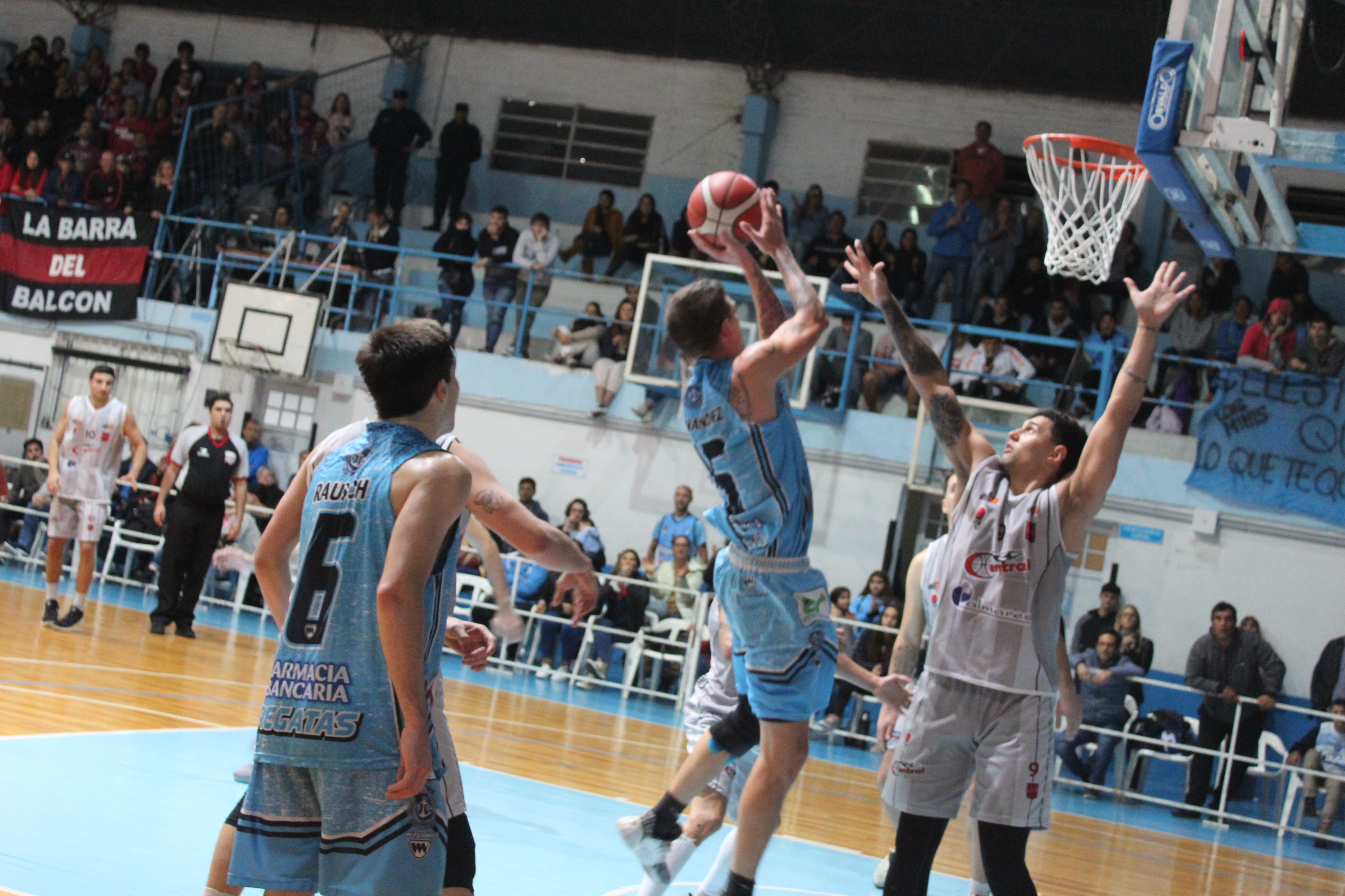 Regatas ganó un partidazo y llevó la serie a tercer juego