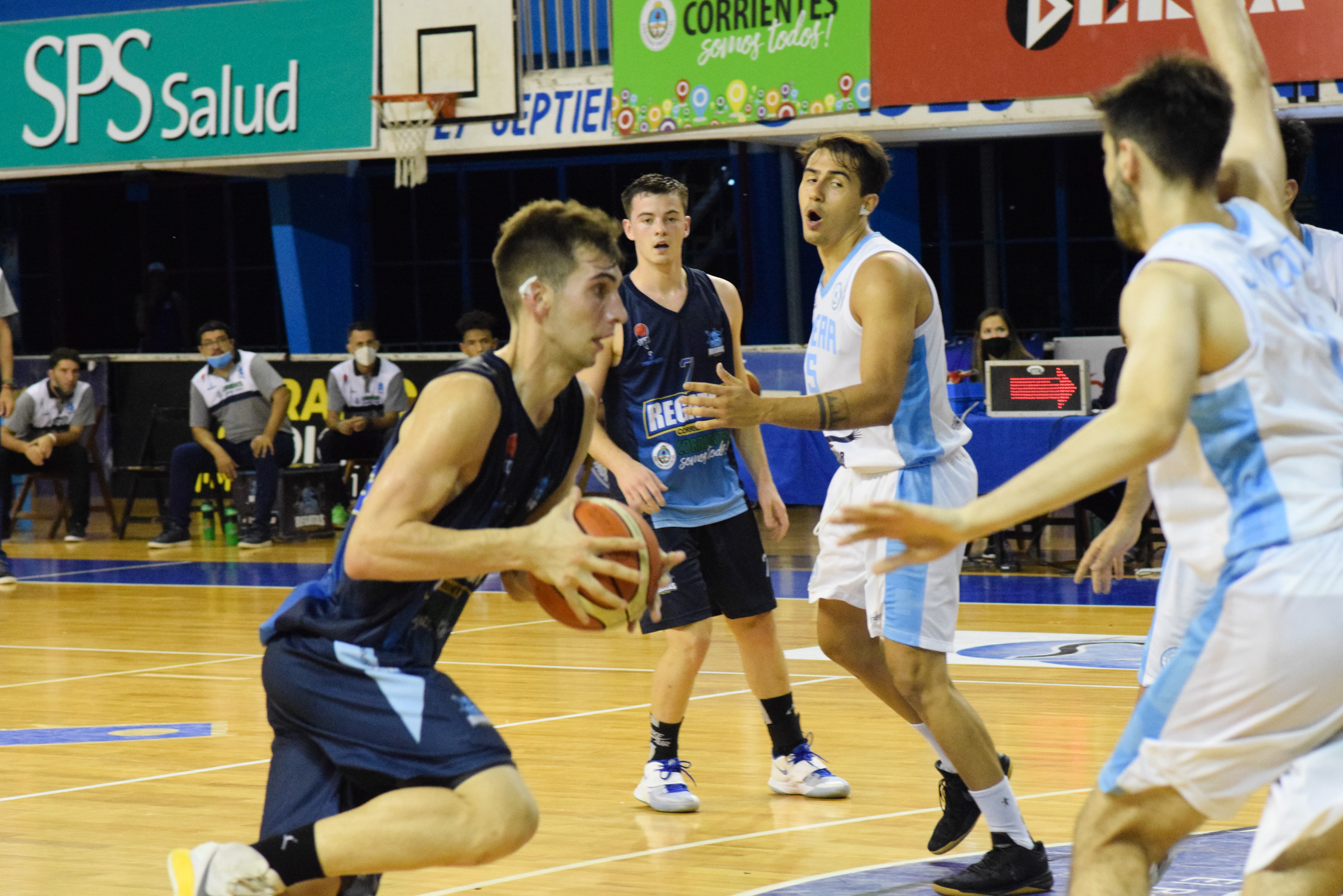 Regatas volvió a caer ante Oberá