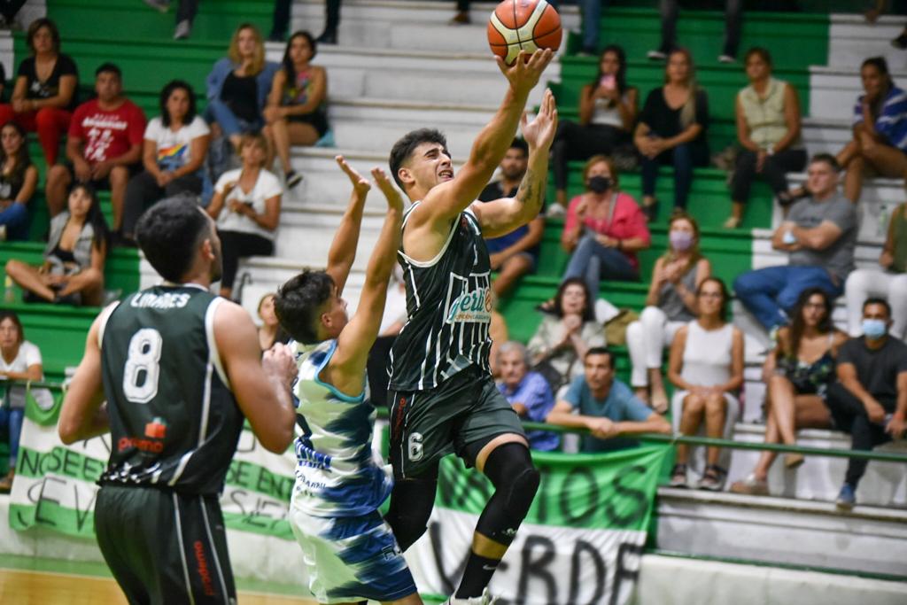 Racing batalló hasta el último segundo y festejó en casa