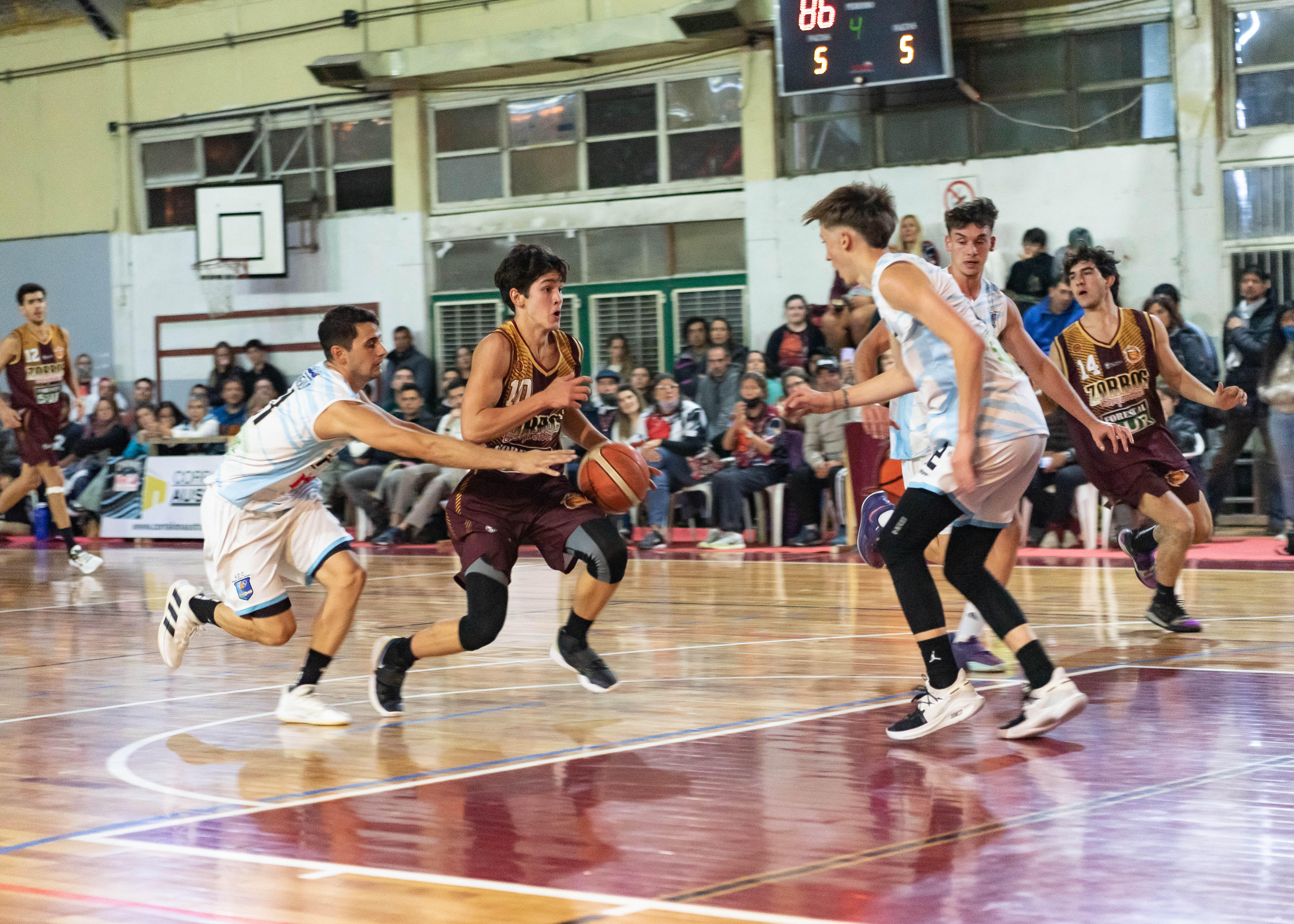 Alegría en el sur, Zorros consiguió su primera victoria en el torneo