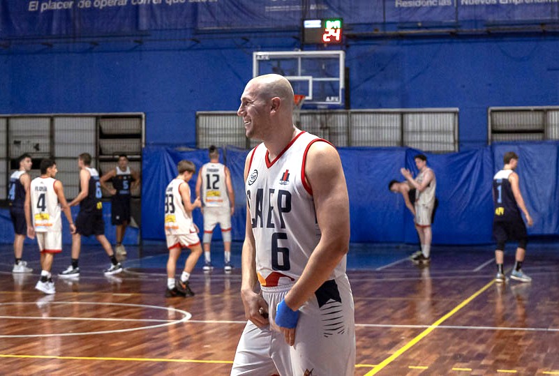 Estudiantil Porteño mostró solidez y ganó en su primera salida ante APV