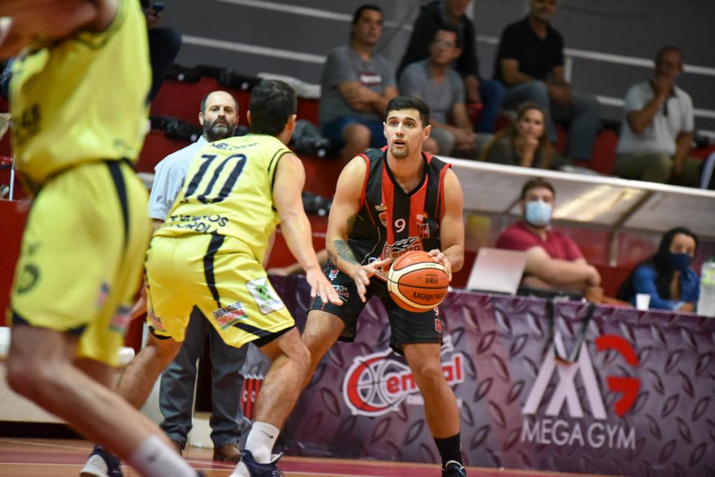 Central lo ganó en la última bola sobre Capuchinos