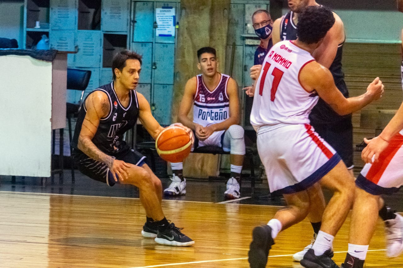 Los Indios arrasó a Porteño en el duelo de invictos