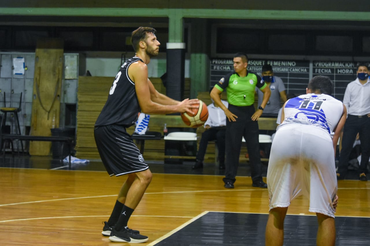 Los Indios venció a Hebraica y se afianza en la cima 